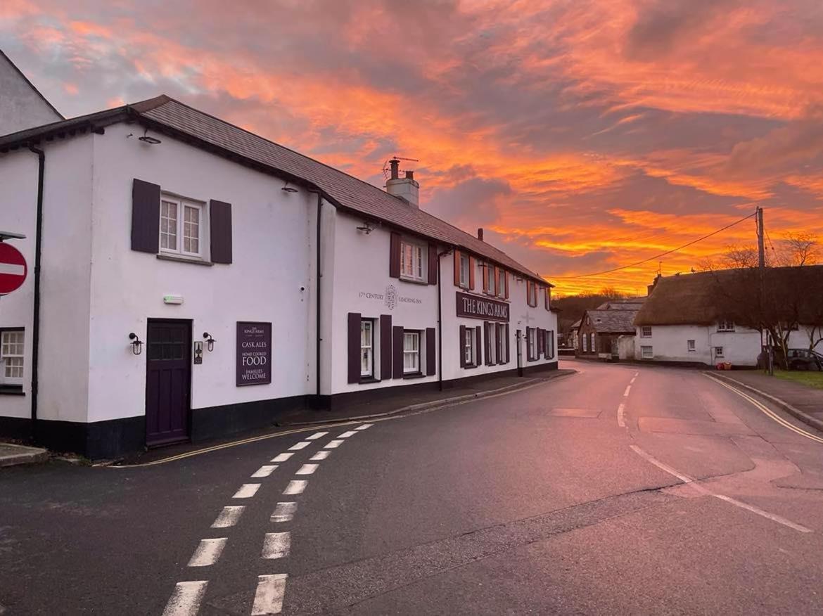 The Kings Arms Inn Stratton  Exteriör bild